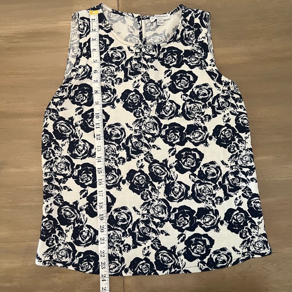 Katherine Barclay Sleeveless Blouse - Picture 2 of 5